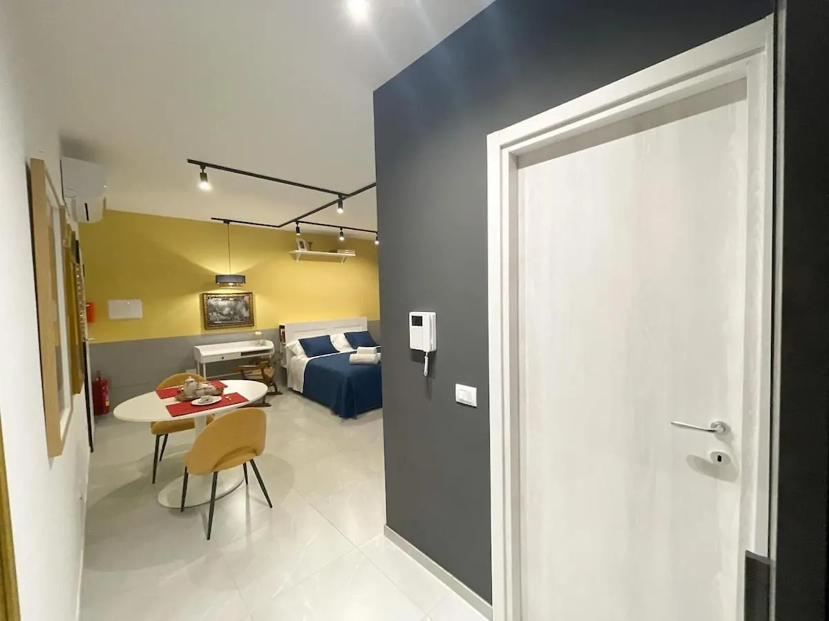 Holiday home Da Vinci Metro Studio Rome