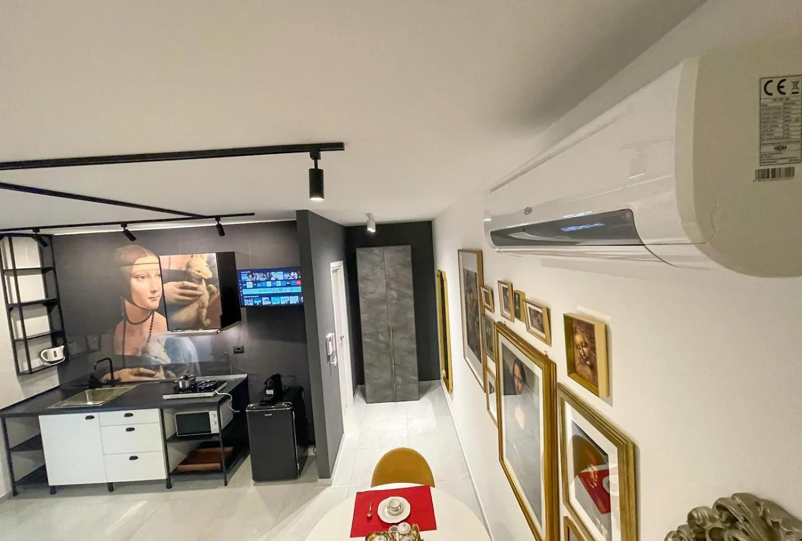 Da Vinci Metro Studio Rome Italy